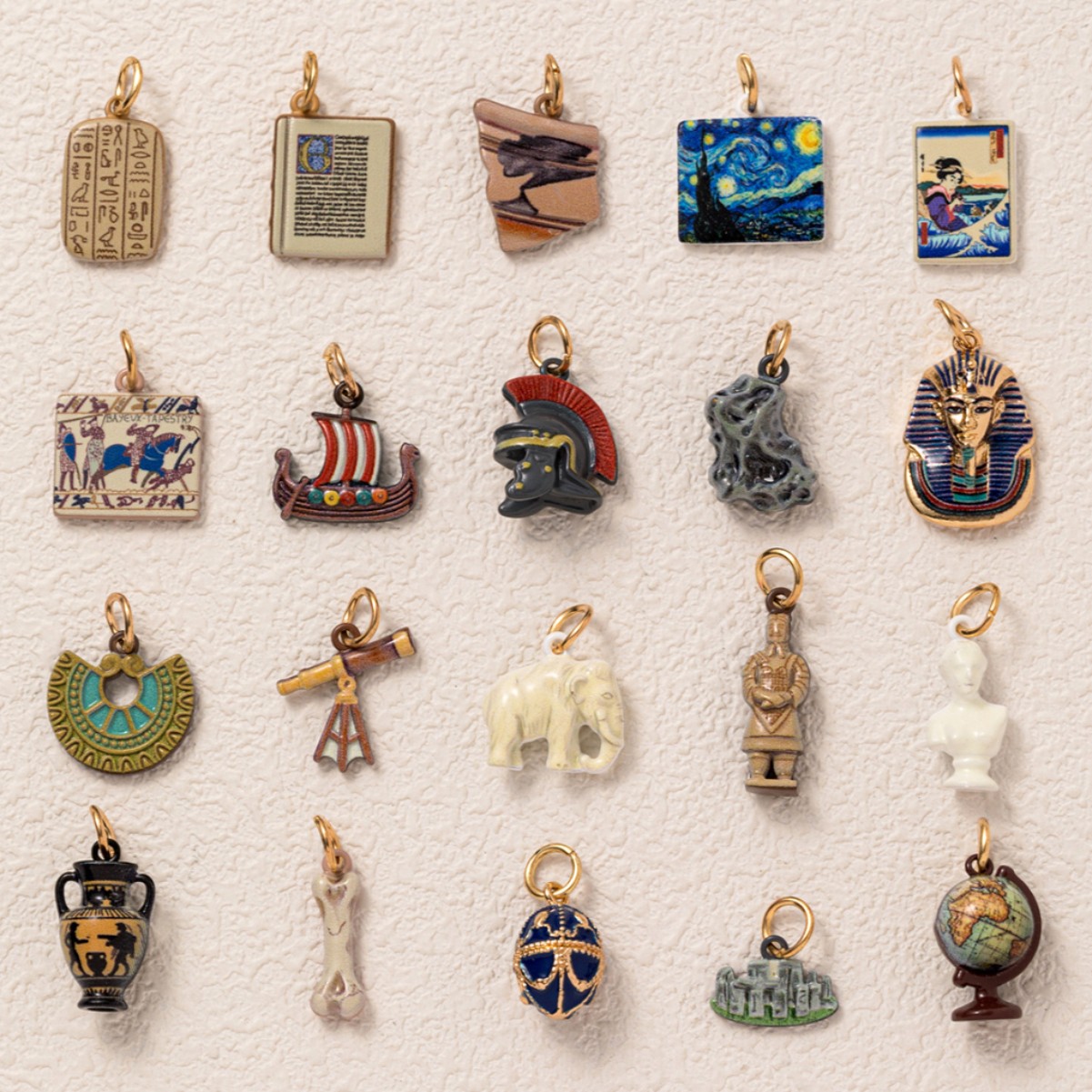 Mini ciondoli a forma di statu - Jewelry Making History recensione e prezzo